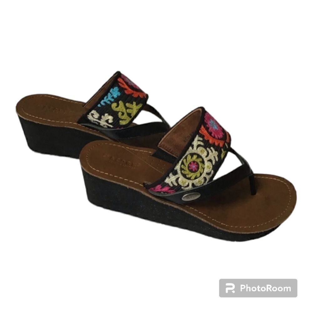 Acorn ArtWalk Leather Wedge Thong Sandals
